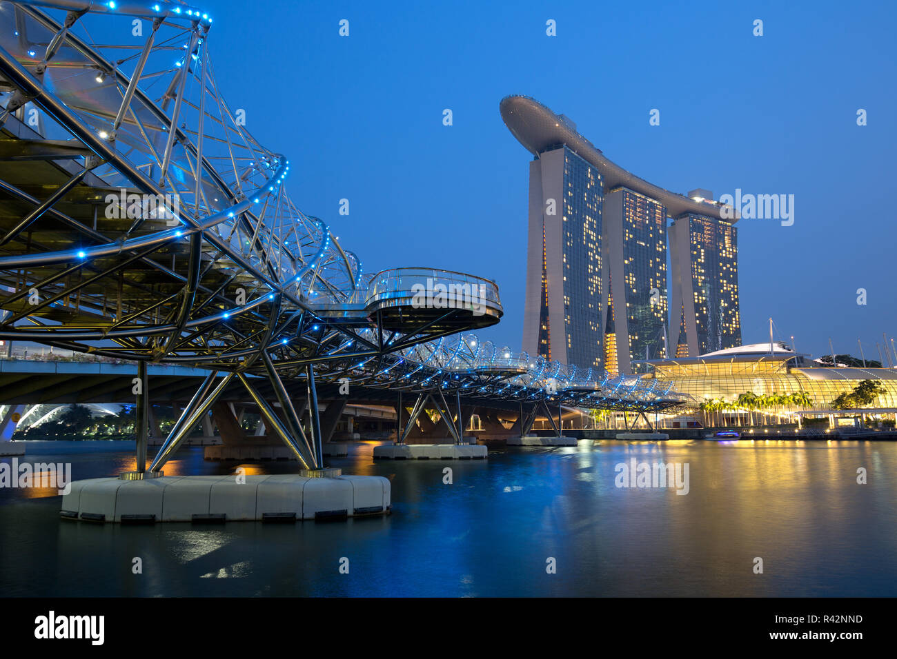 singapore singapore marina bay city skyline at night Stock Photo - Alamy