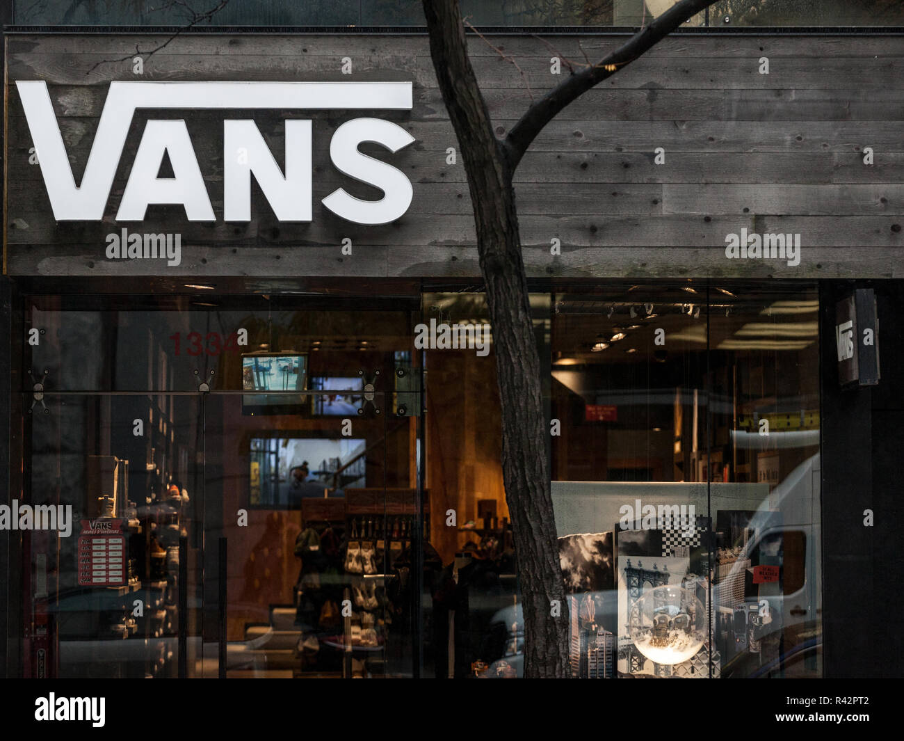 vans store quebec city