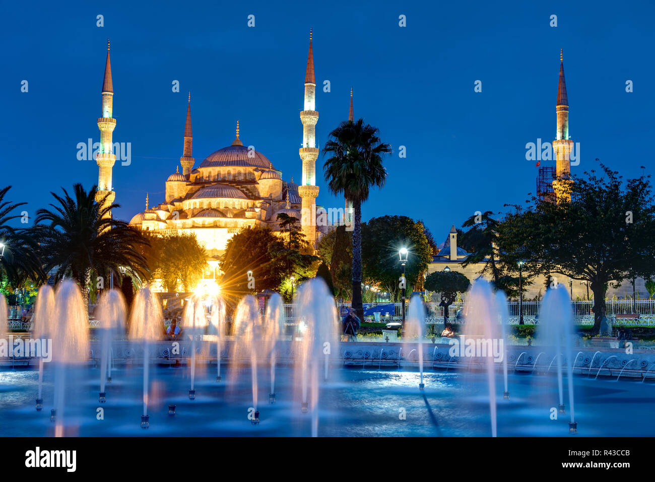 the famous blue mosque in istanbul at night Stock Photo - Alamy