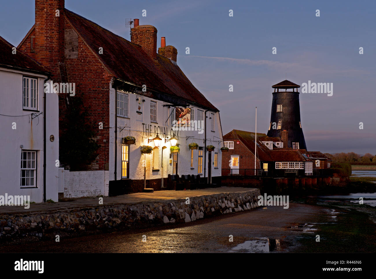 The Royal Oak pub, Langstone, Hampshire, England UK Stock Photo