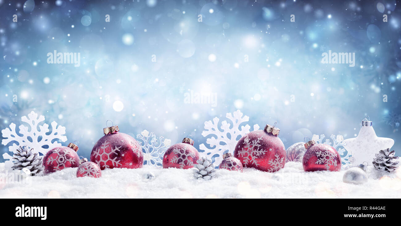 Snowing background hi-res stock photography and images - Alamy