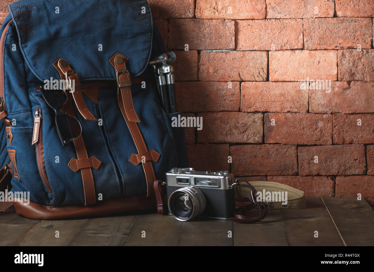 Vintage leather and canvas suitcase Stock Photo - Alamy