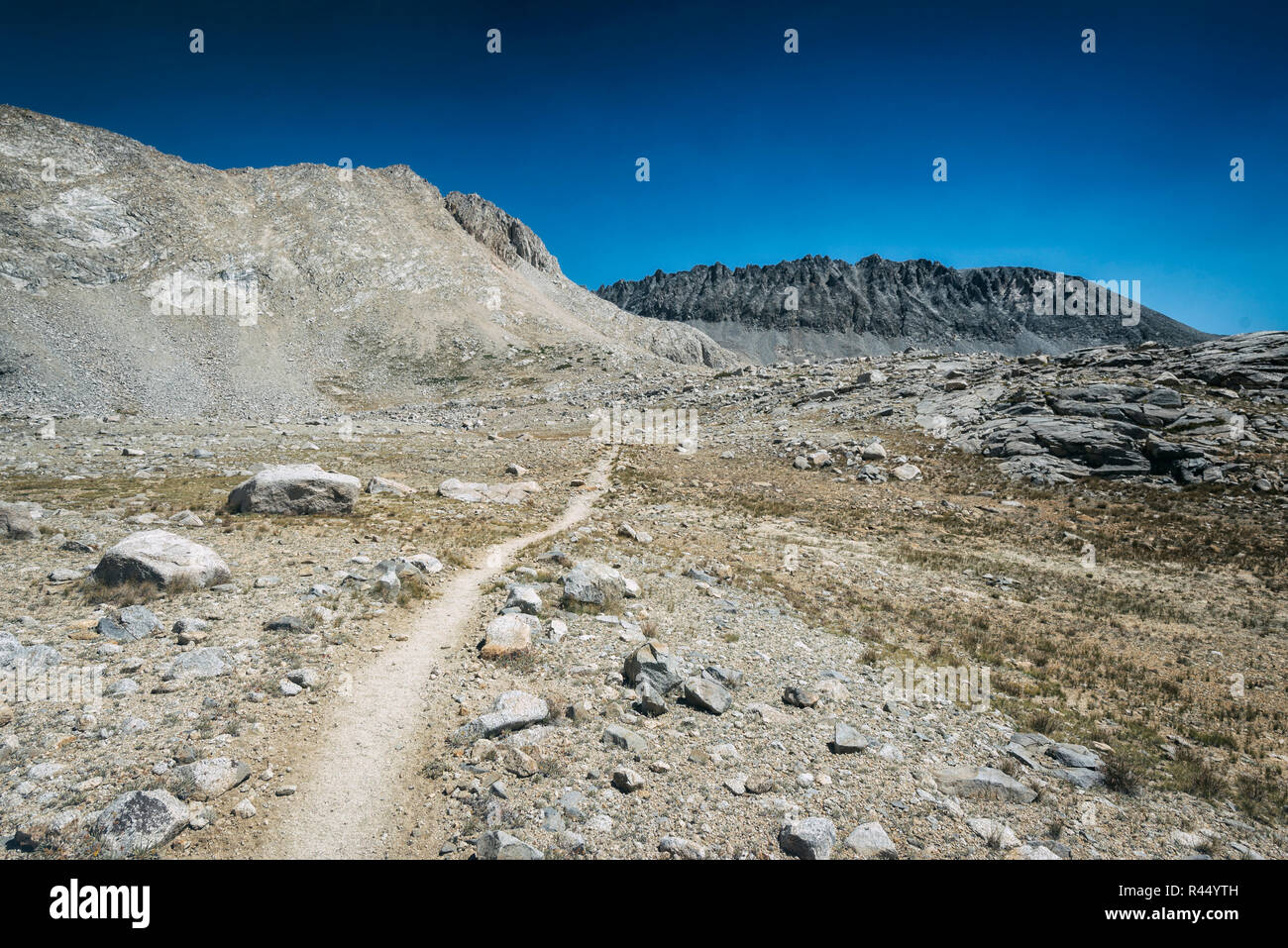 Hiking trail in the Sierra Nevada Mountains Stock Photo - Alamy