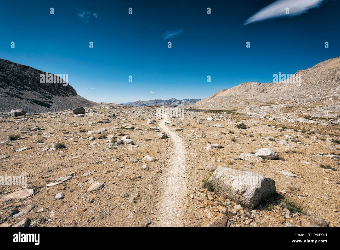 Hiking trail in the Sierra Nevada Mountains Stock Photo - Alamy