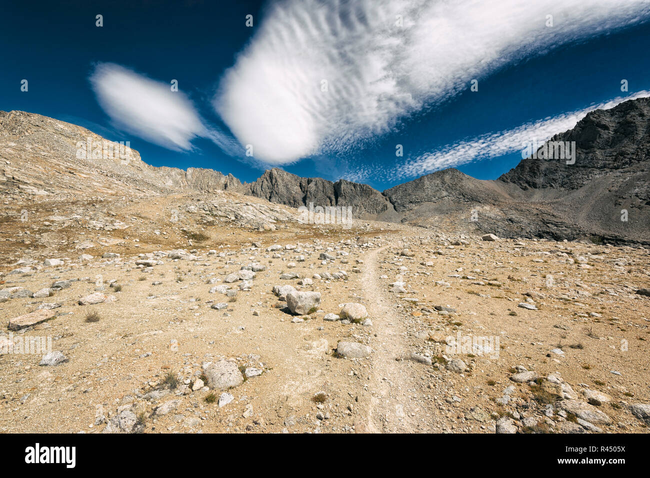 Hiking trail in the Sierra Nevada Mountains Stock Photo - Alamy