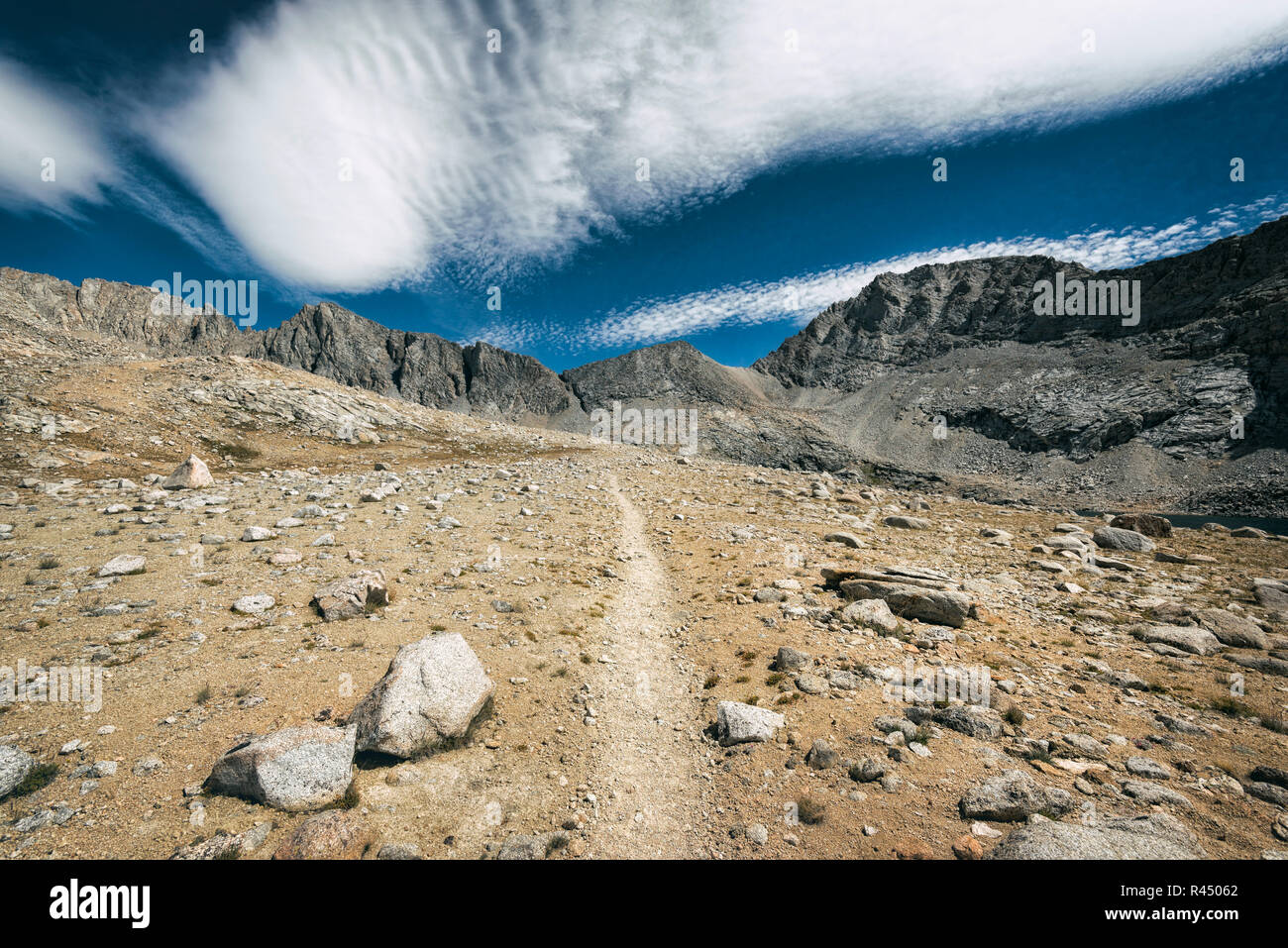 Hiking trail in the Sierra Nevada Mountains Stock Photo - Alamy