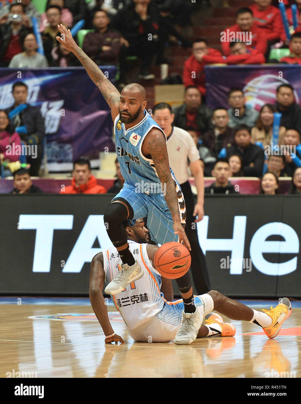 Chengdu, Chengdu, China. 25th Nov, 2018. Chengdu, CHINA-The Beijing Shougang Basketball Team defeats Sichuan Wuliang Jinzun Team 87-73 at CBA 2018/19 in Chengdu, southwest ChinaÃ¢â‚¬â„¢s Sichuan Province. Credit: SIPA Asia/ZUMA Wire/Alamy Live News Stock Photo