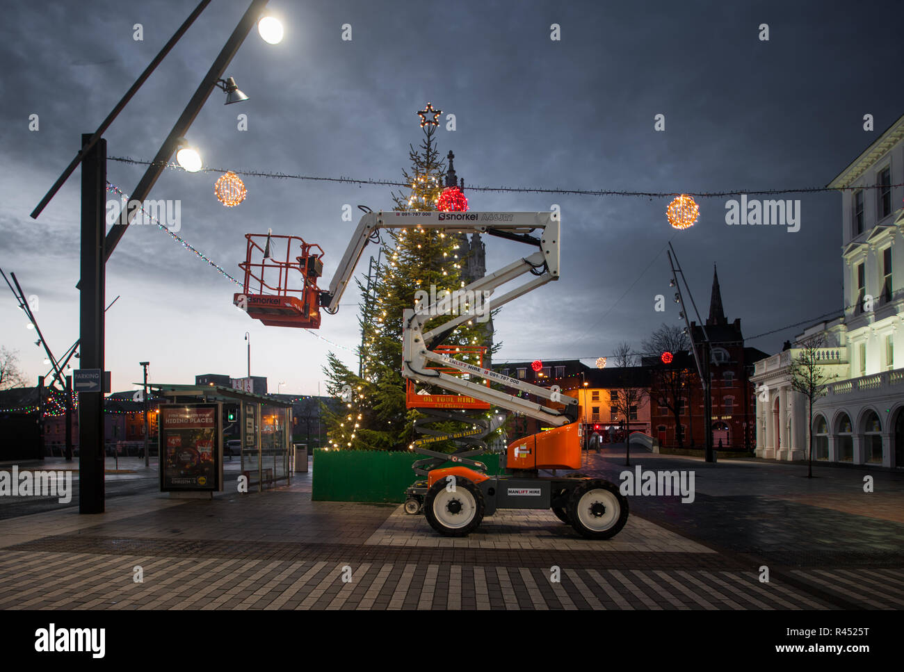 Manlift hi-res stock photography and images - Alamy