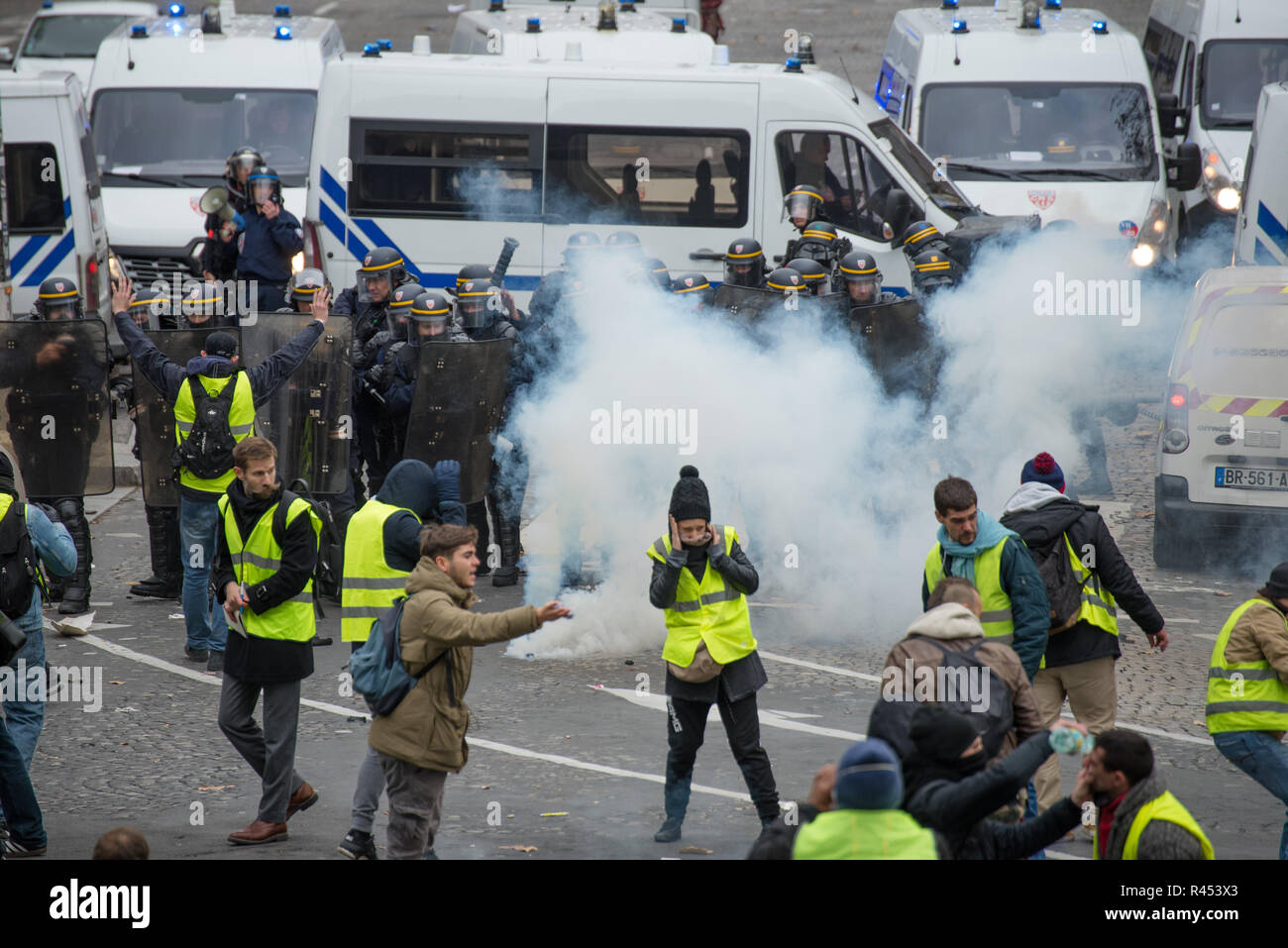 Gilet Jaunes Stock Photos Gilet Jaunes Stock Images Alamy