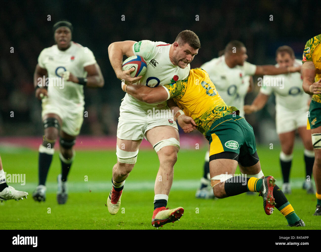 Twickenham, UK. 24th November 2018. England's Mark Wilson is tackled by Australia's Pete Samu during the Quilter International Rugby match between England and Australia. Andrew Taylor/Alamy Live News Stock Photo