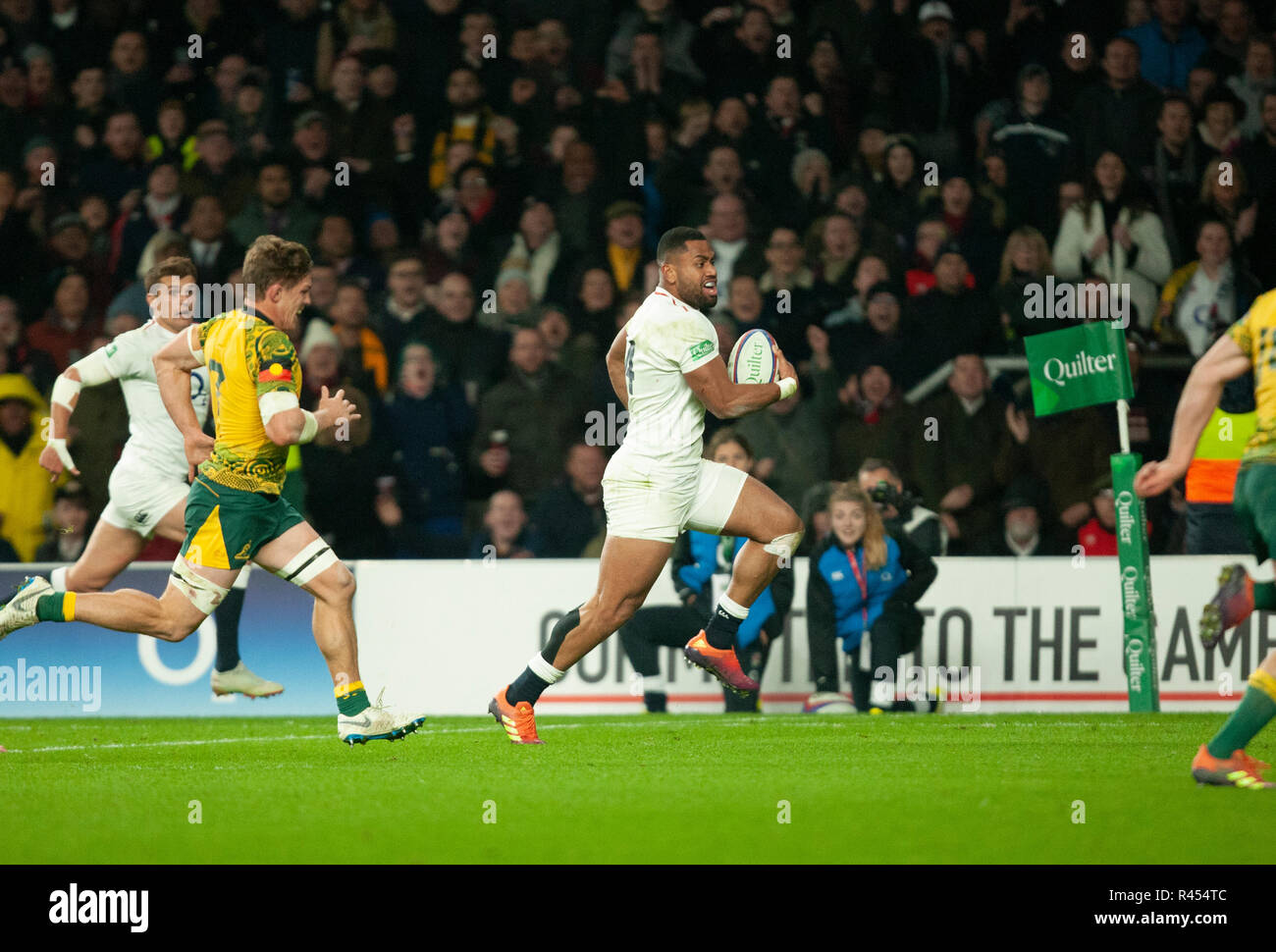 Twickenham, UK. 24th November 2018. England's Joe Cokanasiga runs with the ball during the Quilter International Rugby match between England and Australia. Andrew Taylor/Alamy Live News Stock Photo