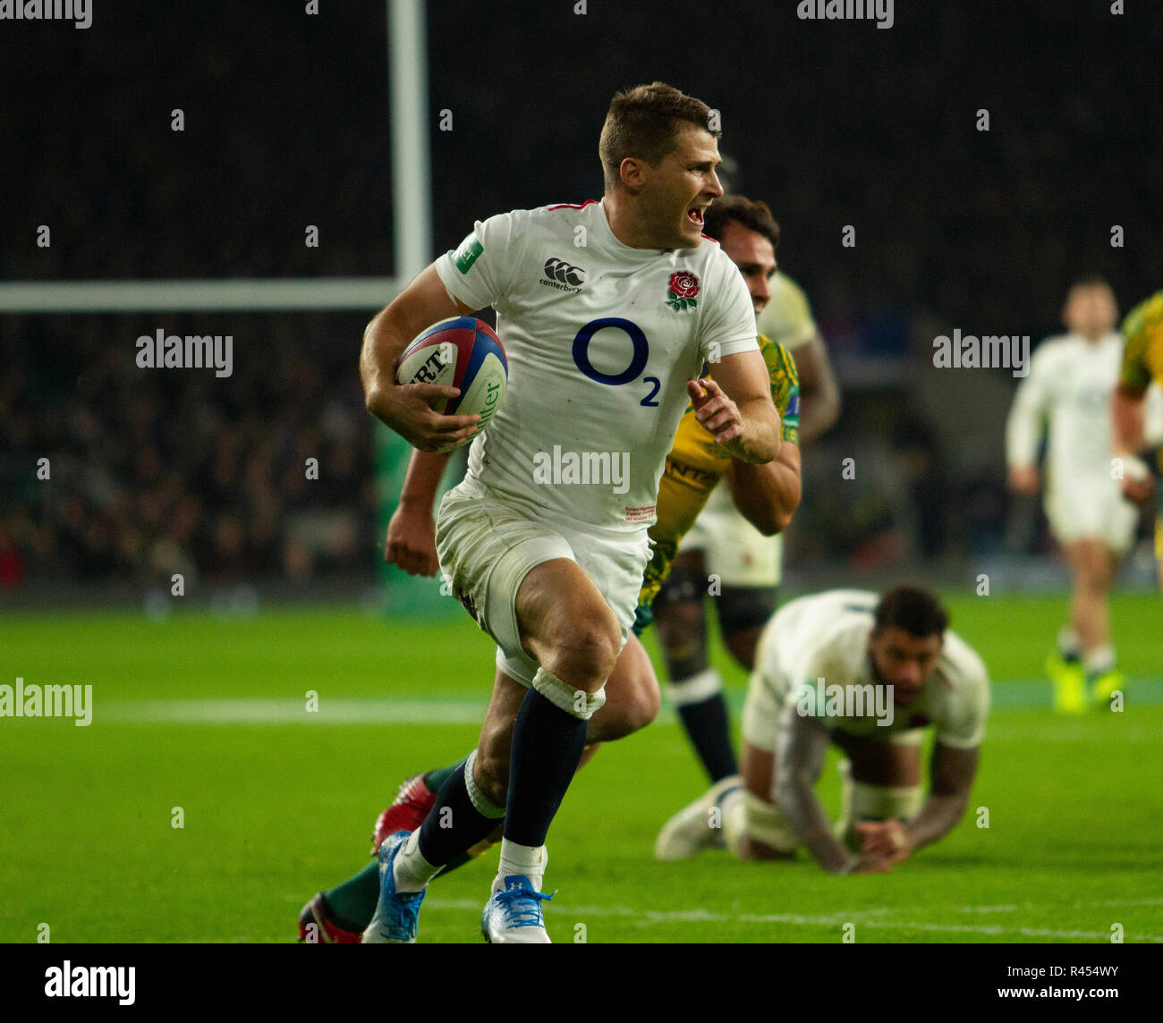 Twickenham, UK. 24th November 2018. England's Richard Wigglesworth runs with the ball during the Quilter International Rugby match between England and Australia. Andrew Taylor/Alamy Live News Stock Photo