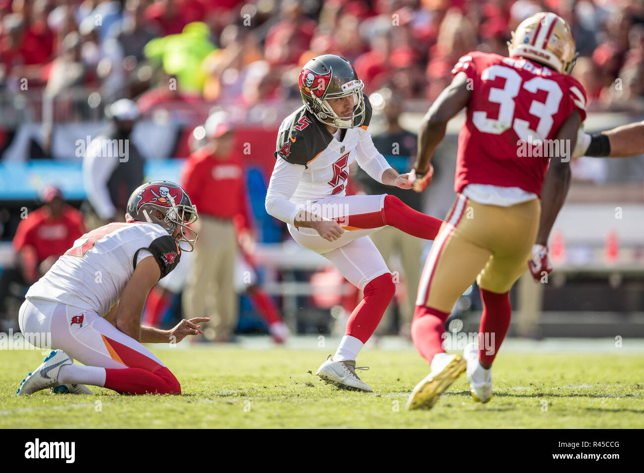 Tampa, Florida, USA. 25th Nov, 2018. Tampa Bay Buccaneers kicker Cairo