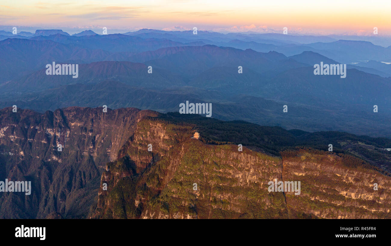 Golden temple on Wanfo Peak, Emeishan or Emei Mountain, Sichuan Province, China Stock Photo