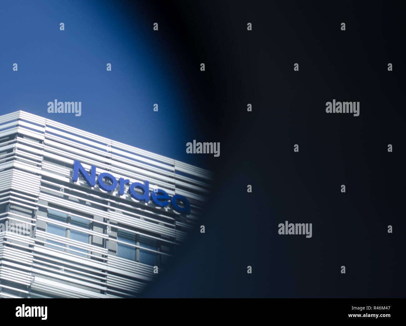 Stockholm, Sverige - 5 may 2018. The logo of the mainly nordic bank Nordea on the exterior of a building along the motorway E4 in Stockholm Stock Photo