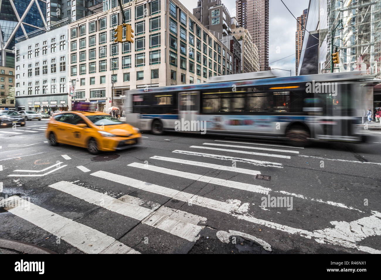 New york city bus blur hi-res stock photography and images - Alamy