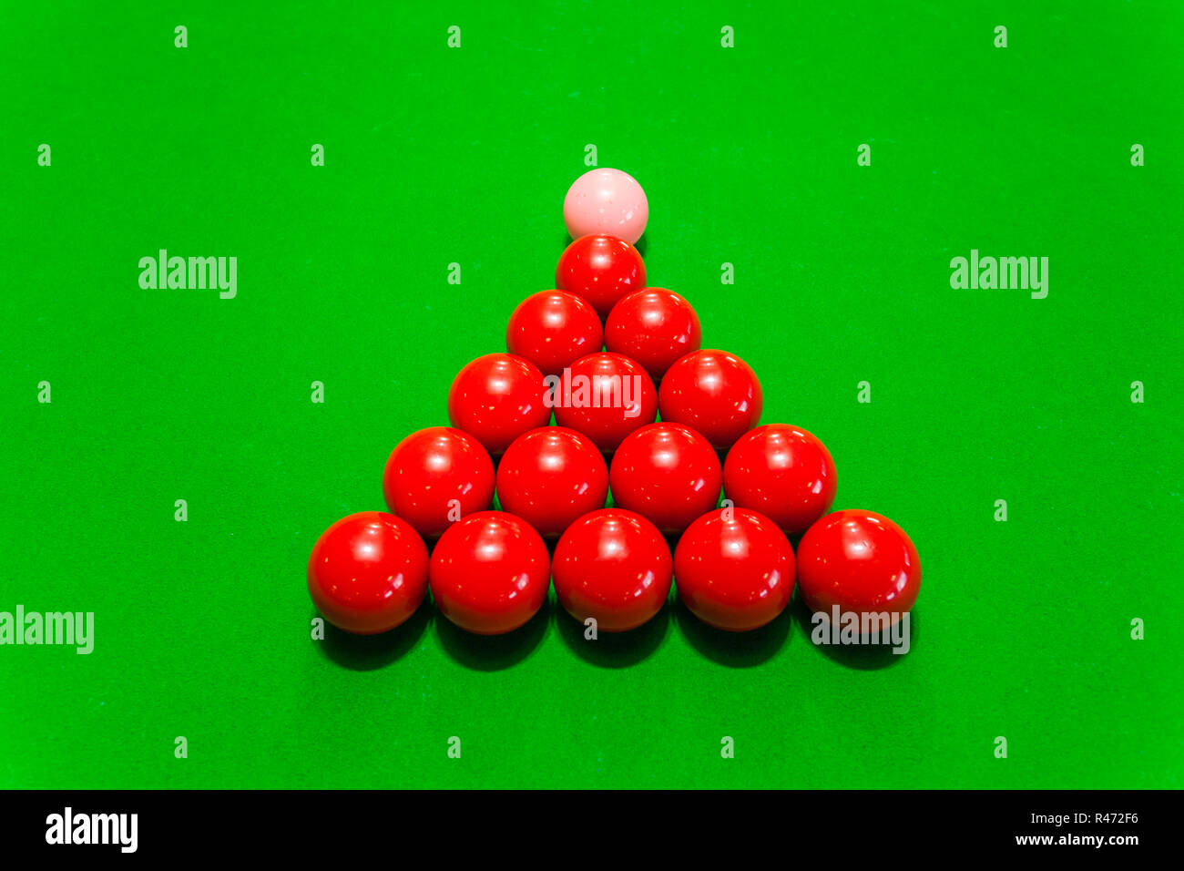 Udstråle hvede fup Red triangle snooker balls hi-res stock photography and images - Alamy