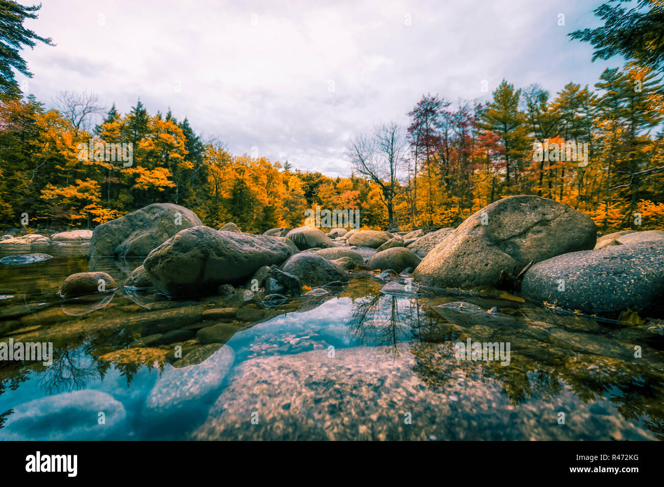 New england fall colours road trip hi-res stock photography and images ...