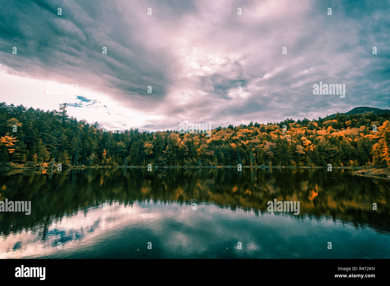 New england fall colours road trip hi-res stock photography and images ...