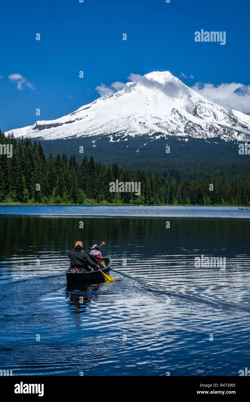 Canoeing at Trillium Lake on a beautiful day with Mount Hood in the background, Oregon, USA. Stock Photo