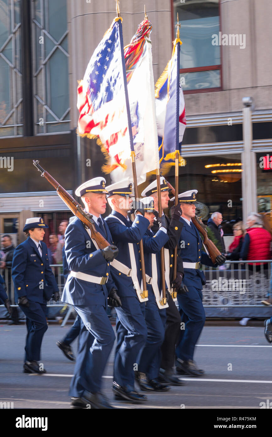 New york city veterans day parade hi-res stock photography and images ...