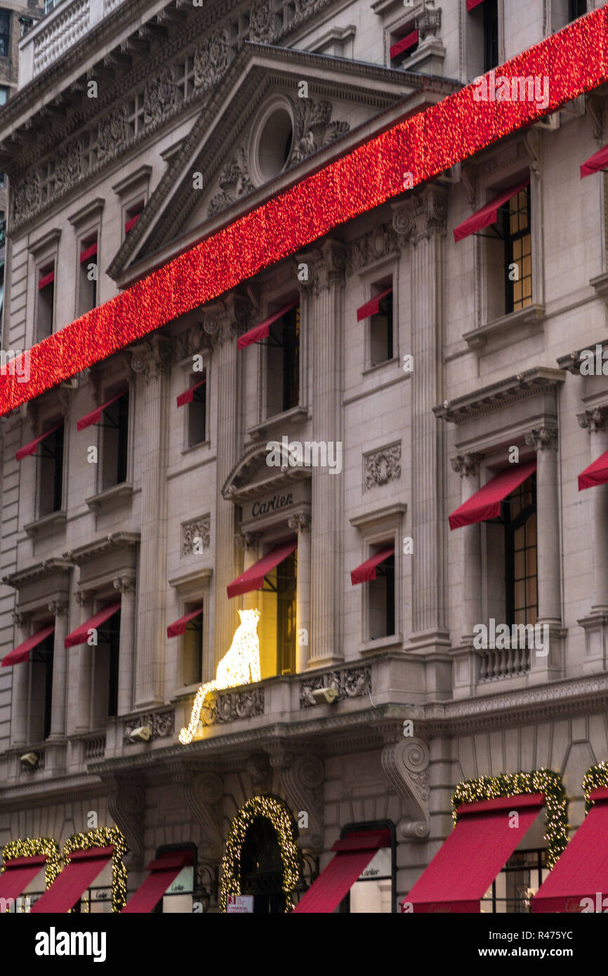 United States, New York, Manhattan, Cartier boutique on 5th avenue  decorated for Christmas Stock Photo - Alamy