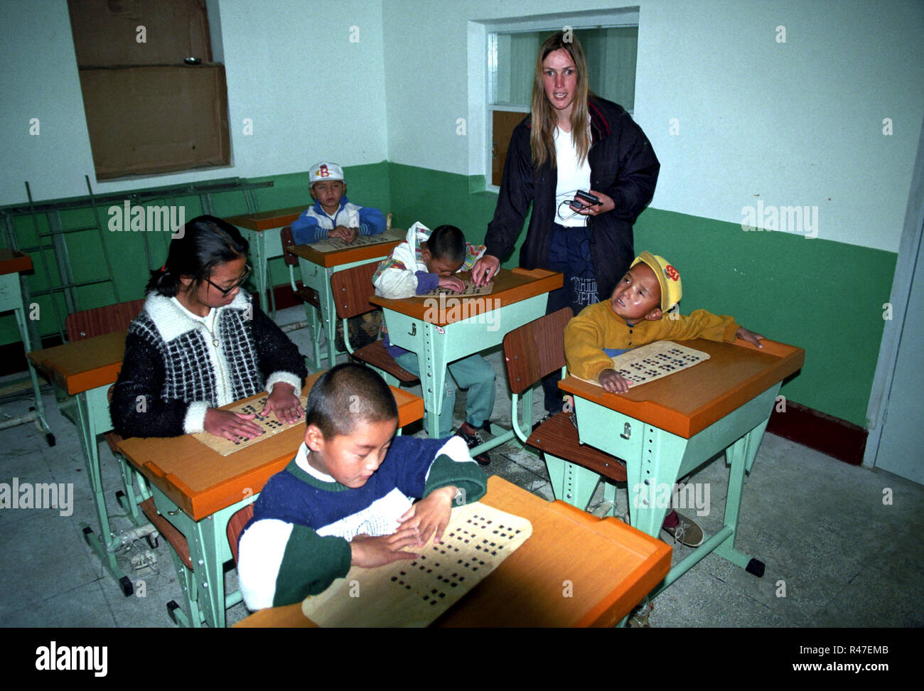 Sabriye Tenberken, Tibetologin, Lehrerin, Autorin D - beim Unterricht in der von ihr gegr¸ndeten Blindenschule in Lhasa, Tibet. - 01.06.1996 Stock Photo
