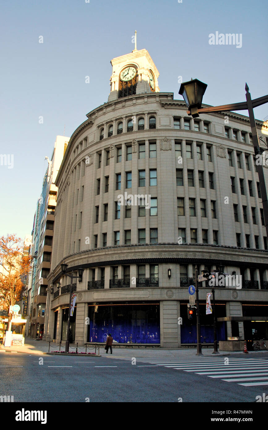 Japan, Tokio: Kaufhaus Wako, dessen Uhrturm ein Wahrzeichen des Bezirks Ginza ist. - 05.01.2007 Stock Photo