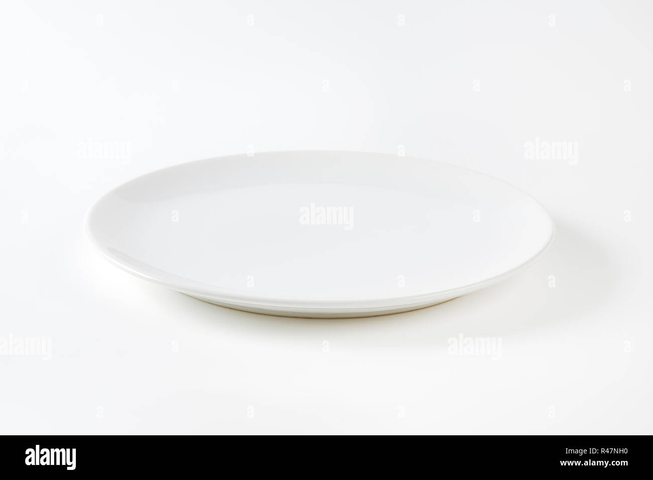 White coupe dinner plate Stock Photo Alamy