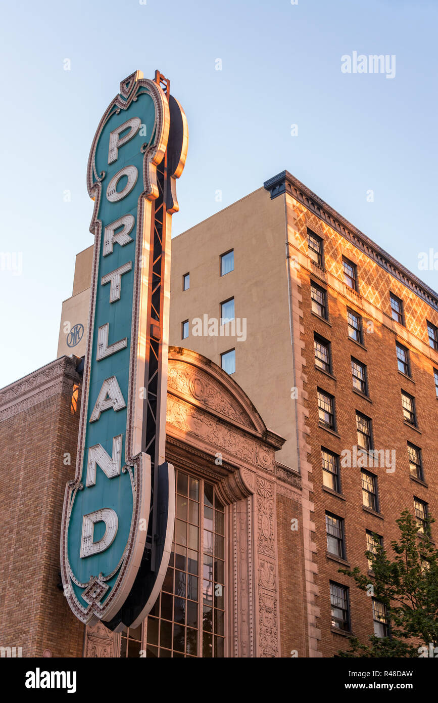 Iconic Portland Sign Stock Photo Alamy