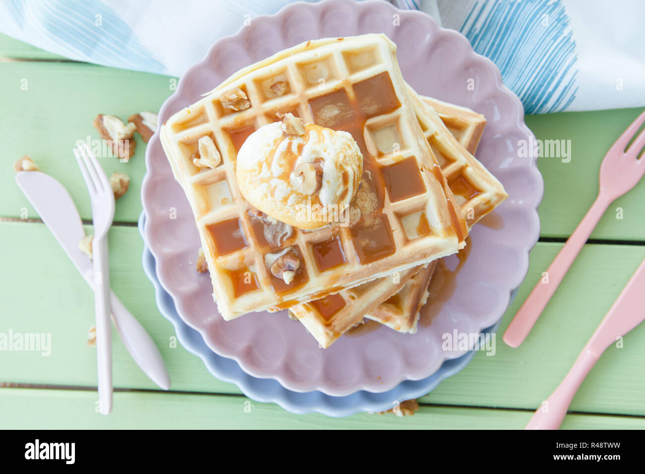 Frisch gebaeck hi-res stock photography and images - Alamy