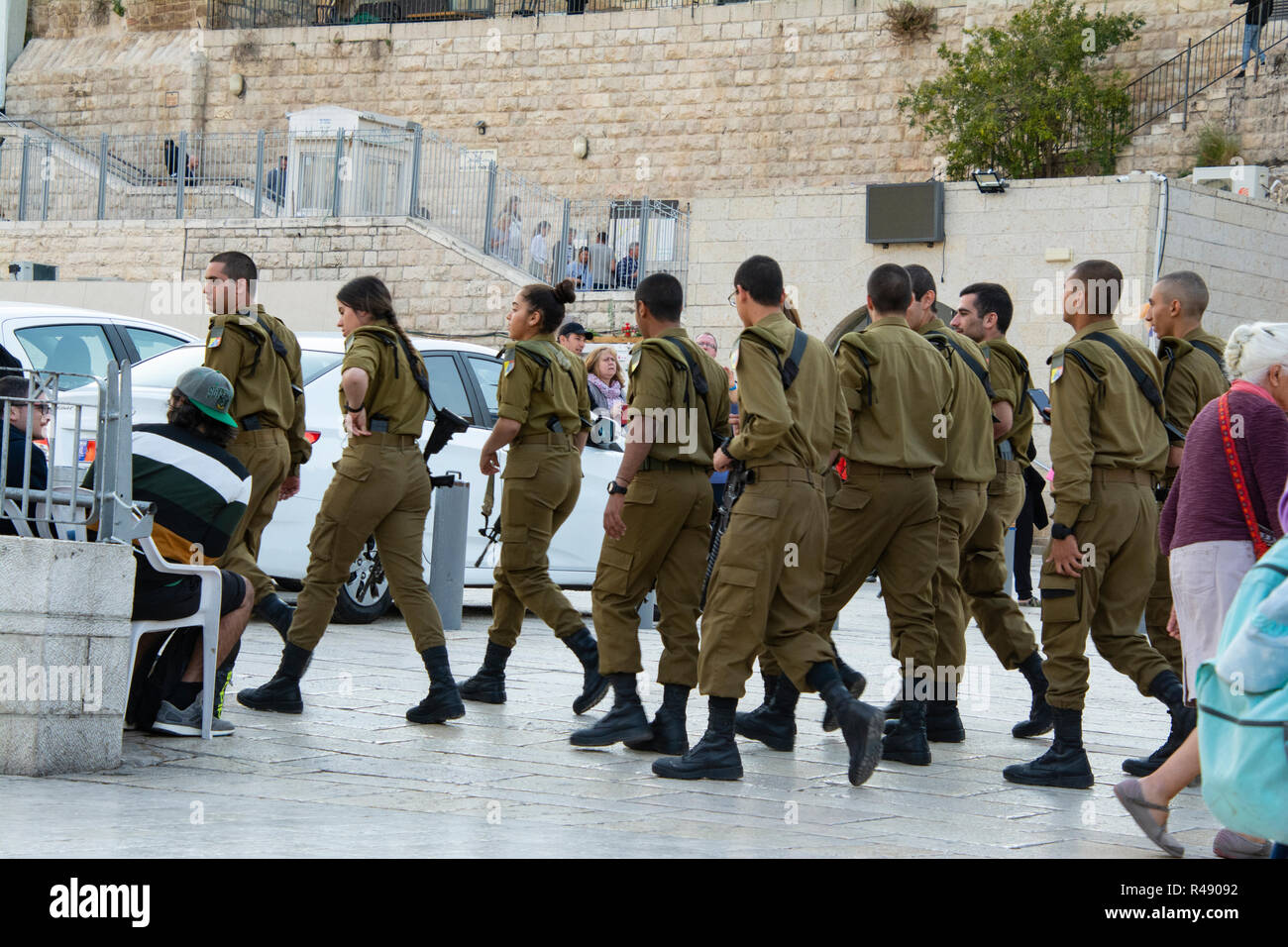 Israeli soldiers at the Western Wall Stock Photo - Alamy