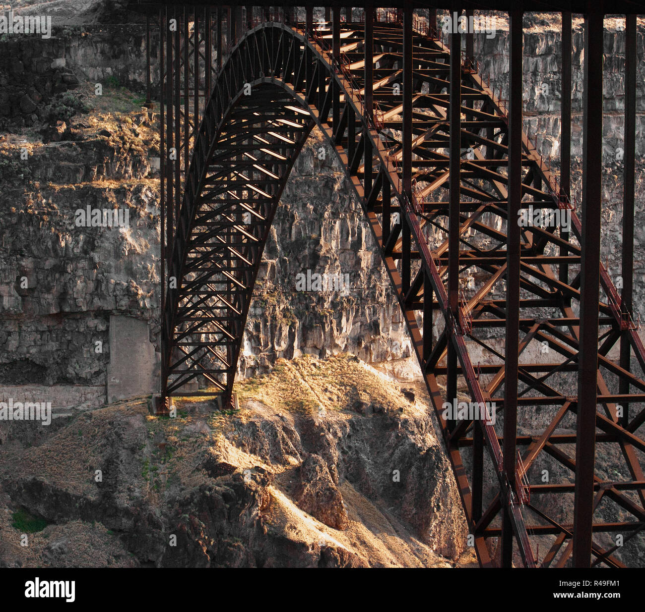 Spanning arch hi-res stock photography and images - Alamy