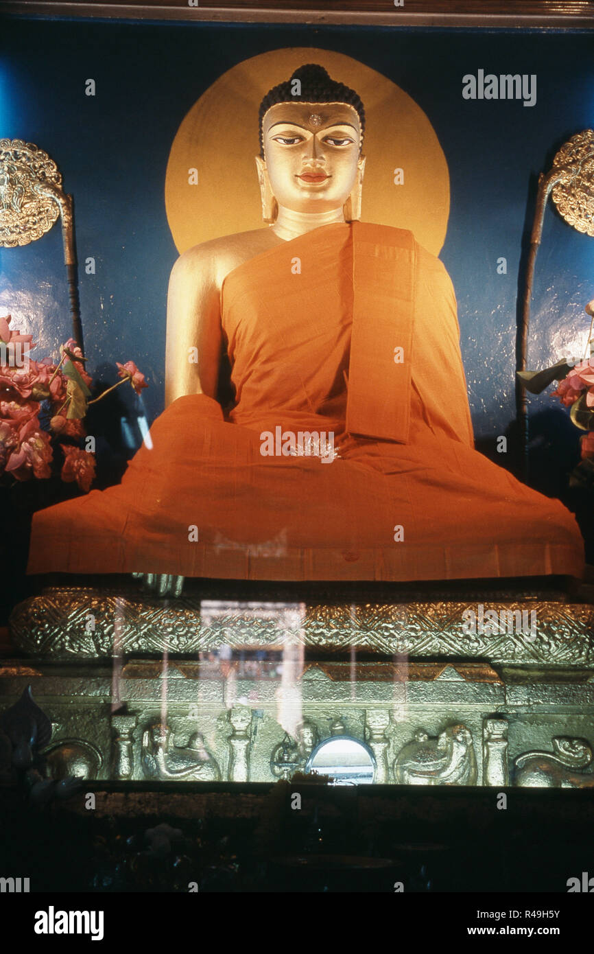 Huge gilded buddha at Mahabodhi Temple, Bodh Gaya, Bihar, India, Asia Stock Photo