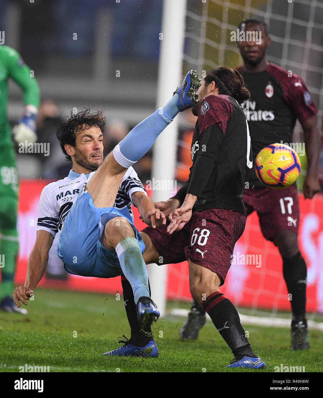 Rome, Italy. 25th Nov, 2018. Lazio's Marco Parolo (L) vies with AC Milan's Ricardo Rodriguez (C) during the Serie A soccer match between Lazio and AC Milan in Rome, Italy, Nov. 25, 2018. The match ended with a 1-1 draw. Credit: Alberto Lingria/Xinhua/Alamy Live News Stock Photo