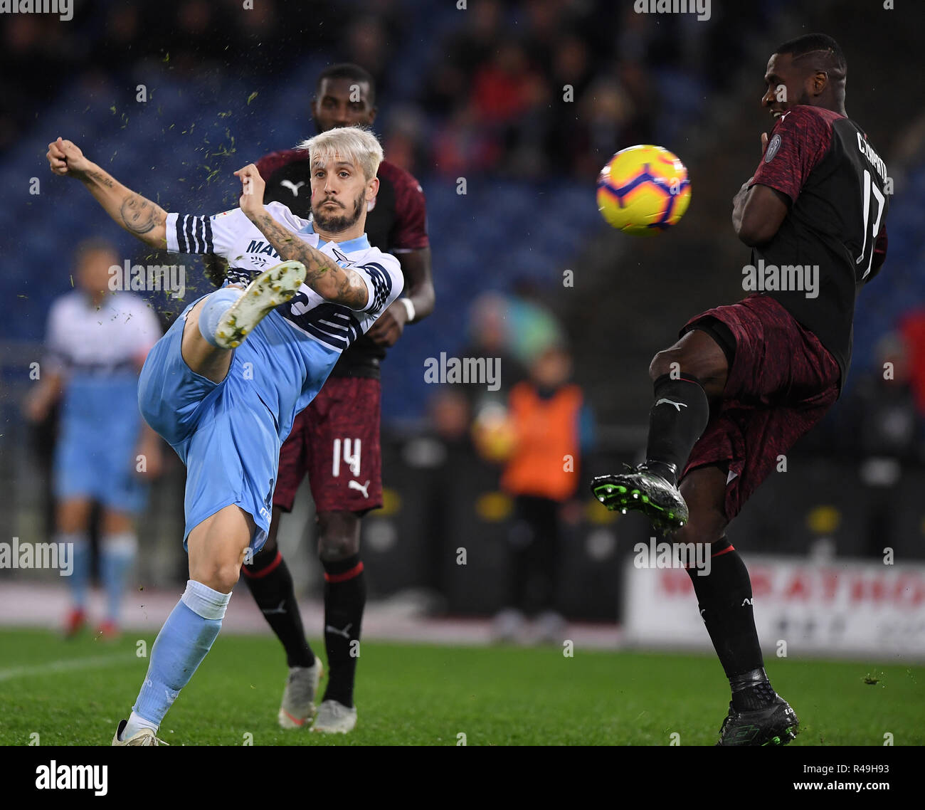 Rome, Italy. 25th Nov, 2018. Lazio's Luis Alberto (L) vies with AC Milan's Cristian Zapata (R) during the Serie A soccer match between Lazio and AC Milan in Rome, Italy, Nov. 25, 2018. The match ended with a 1-1 draw. Credit: Alberto Lingria/Xinhua/Alamy Live News Stock Photo