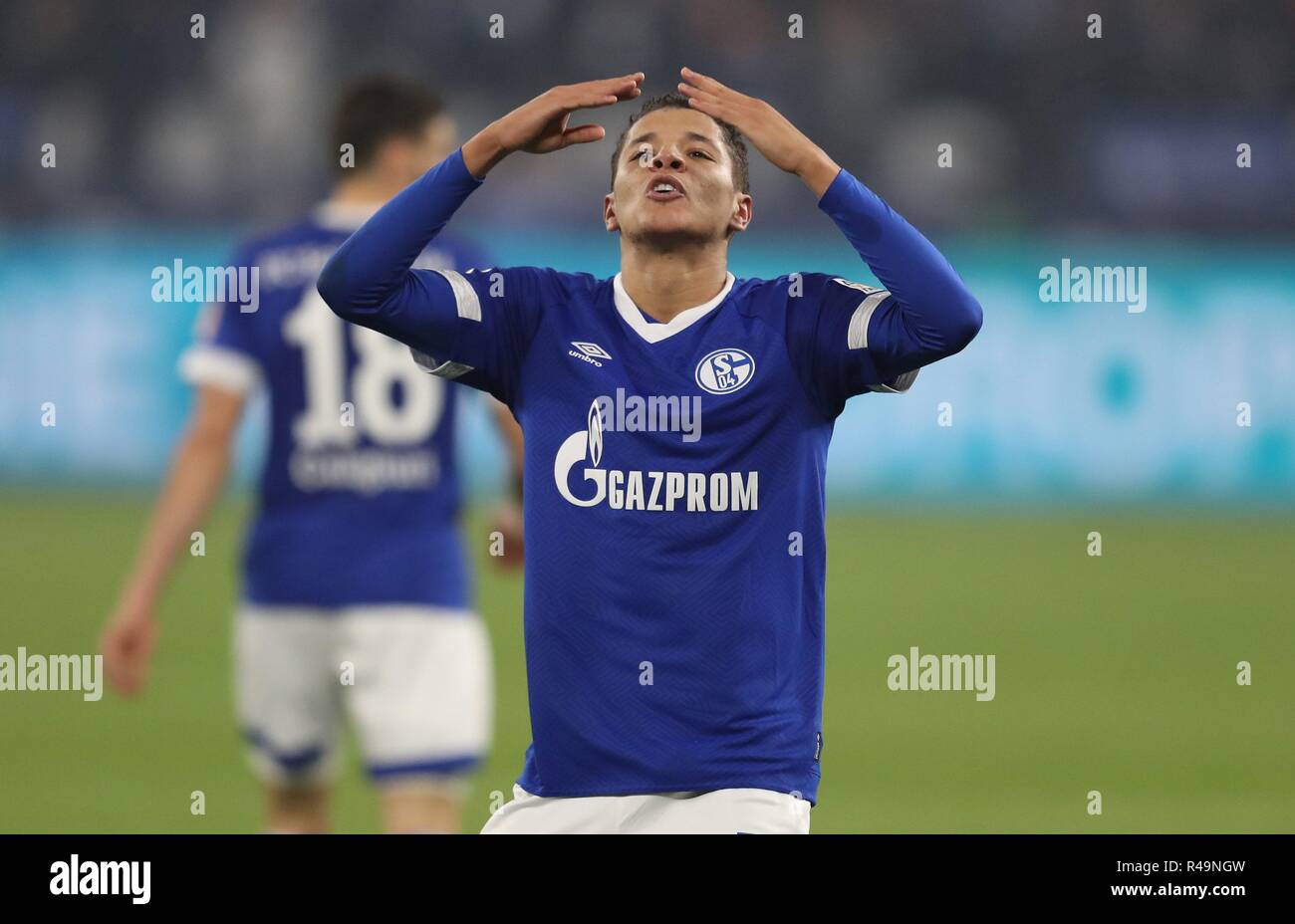 firo: 24.11.2018 football, football, 1.Bundesliga, season 2018/2019, FC Schalke - 1.FC Nuremberg 5: 2 gesture, Amine Harit, jubilation | usage worldwide Stock Photo