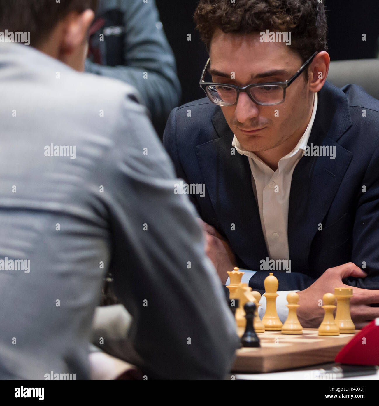 London, UK. 26 November 2018. Magnus Carlsen (R) of Norway