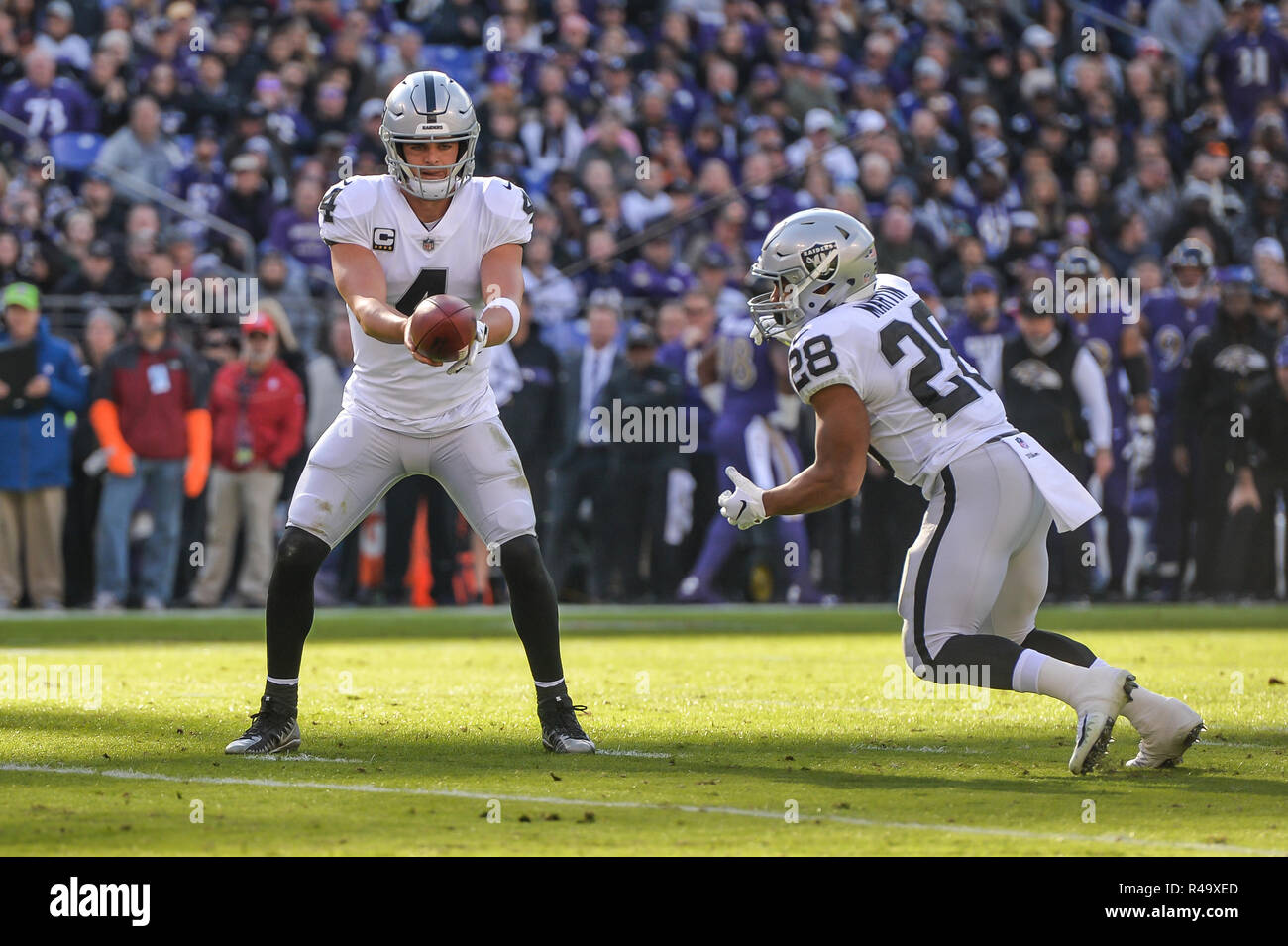 Baltimore, Maryland, USA. 25th Nov, 2018. Quarterback DEREK CARR (4) hands the football off to Running Back DOUG MARTIN during the game held at M & T Bank Stadium in Baltimore, Maryland. Credit: Amy Sanderson/ZUMA Wire/Alamy Live News Stock Photo