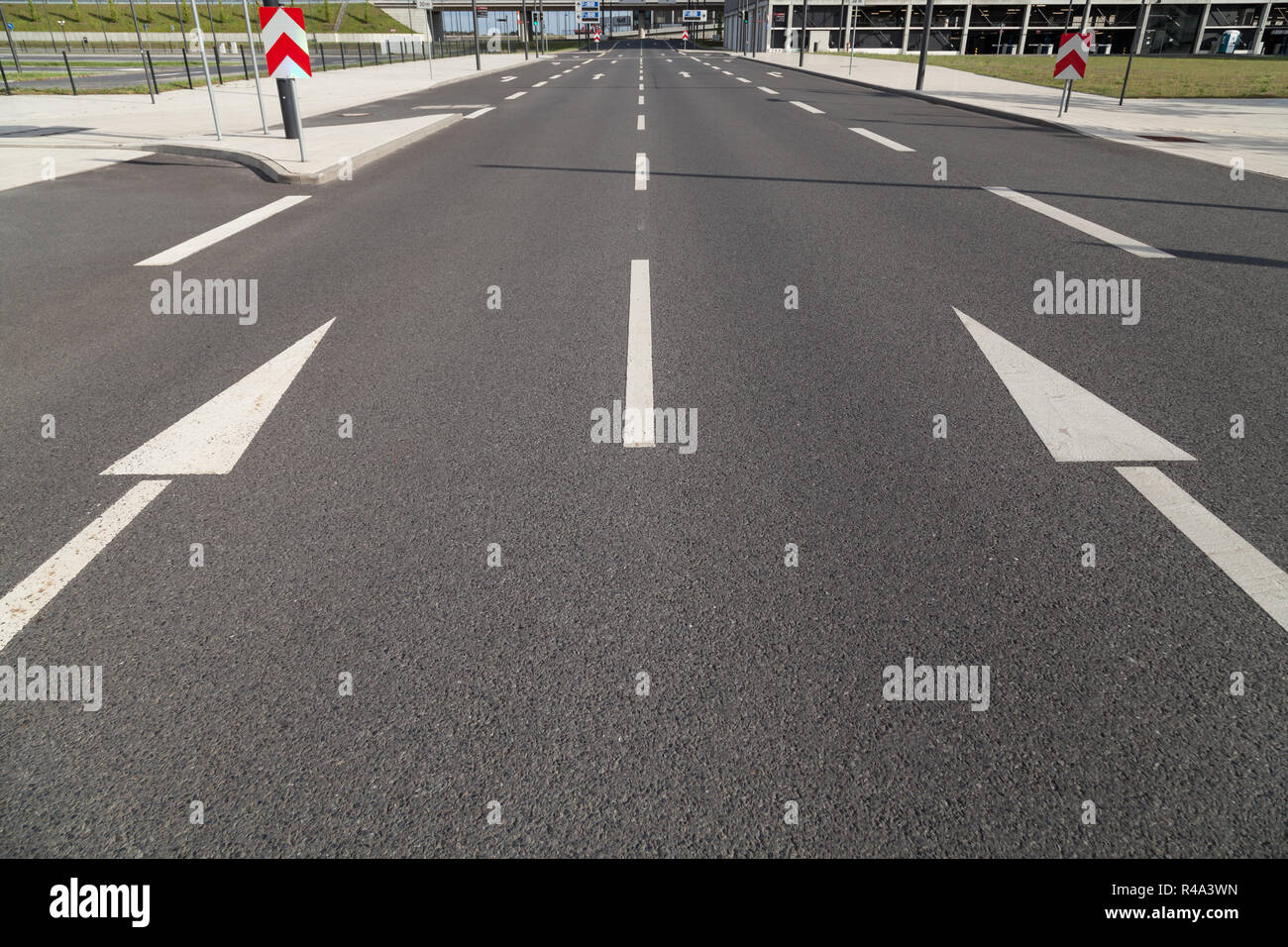 Two Arrows On Asphalt Stock Photo Alamy