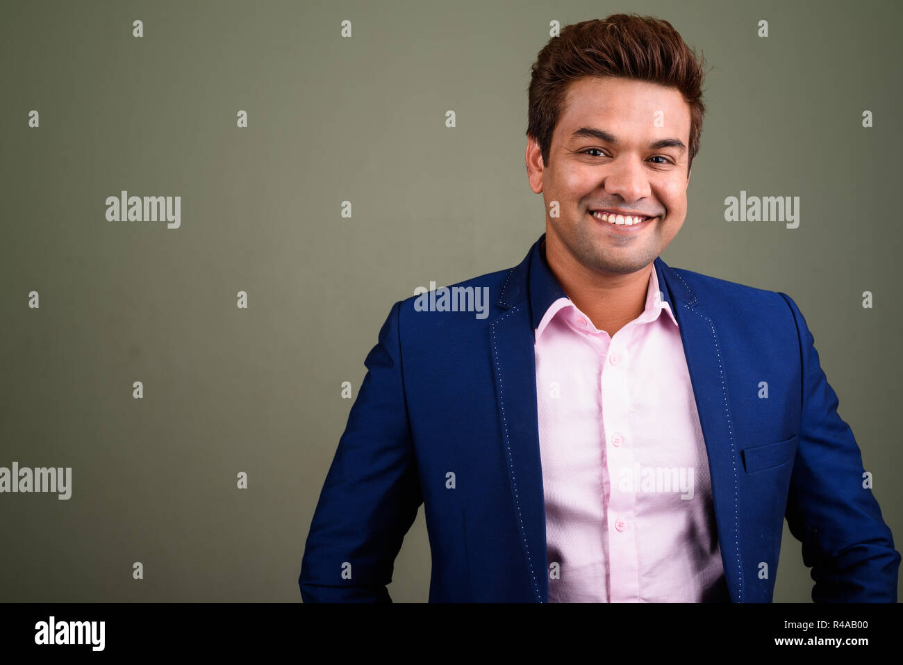 Indian man wearing suit hi-res stock photography and images - Alamy