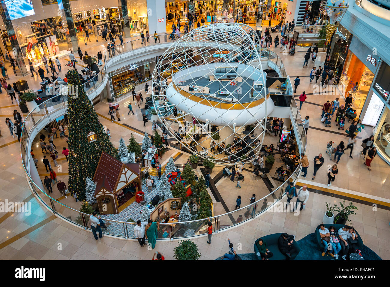 Melbourne, Australia. 23rd Dec, 2020. Pre Christmas shoppers lining up at Louis  Vuitton store in Chadstone Shopping Centre. Credit: SOPA Images  Limited/Alamy Live News Stock Photo - Alamy