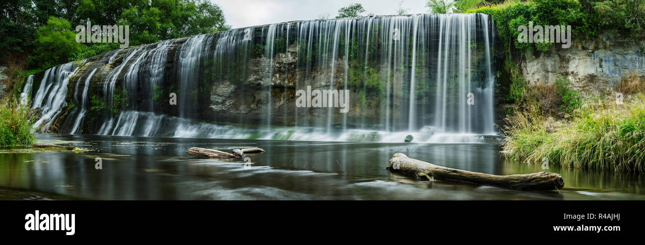 Rere waterfall new zealand hi-res stock photography and images - Alamy