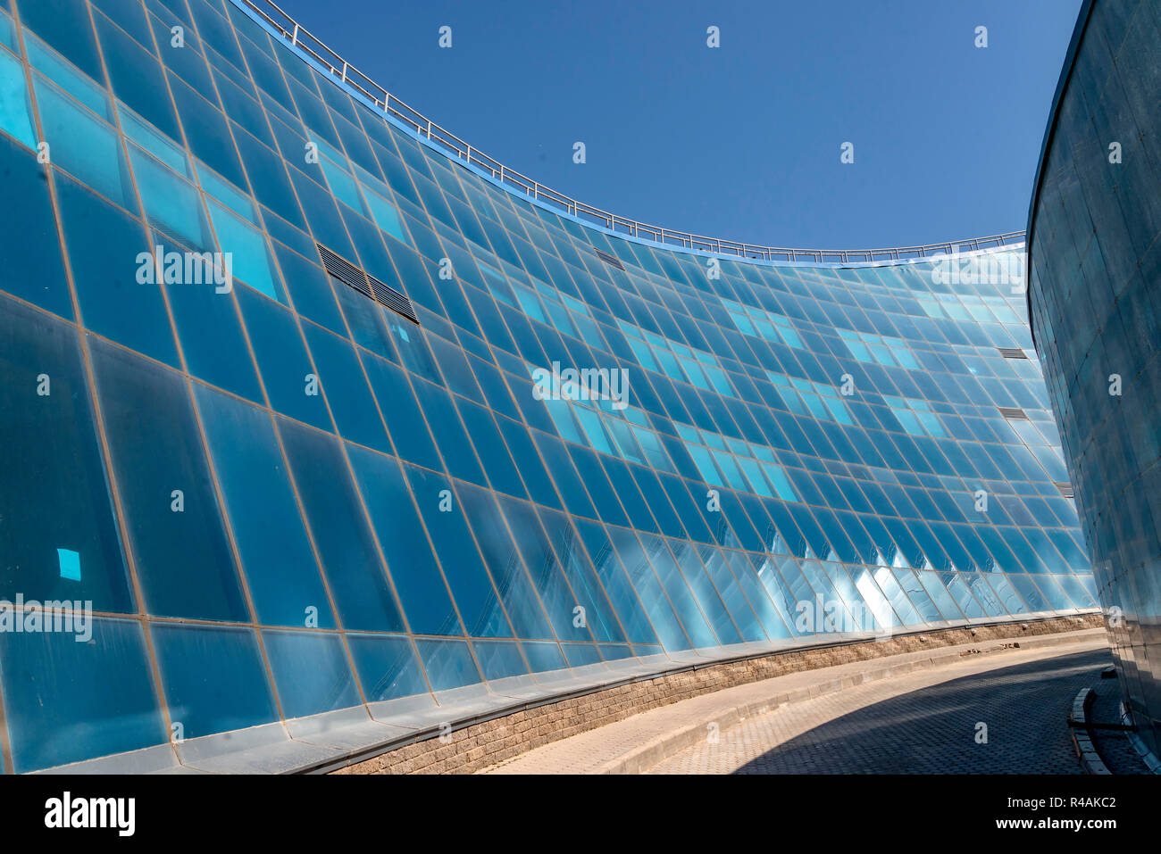 Curved glass wall hi-res stock photography and images - Alamy