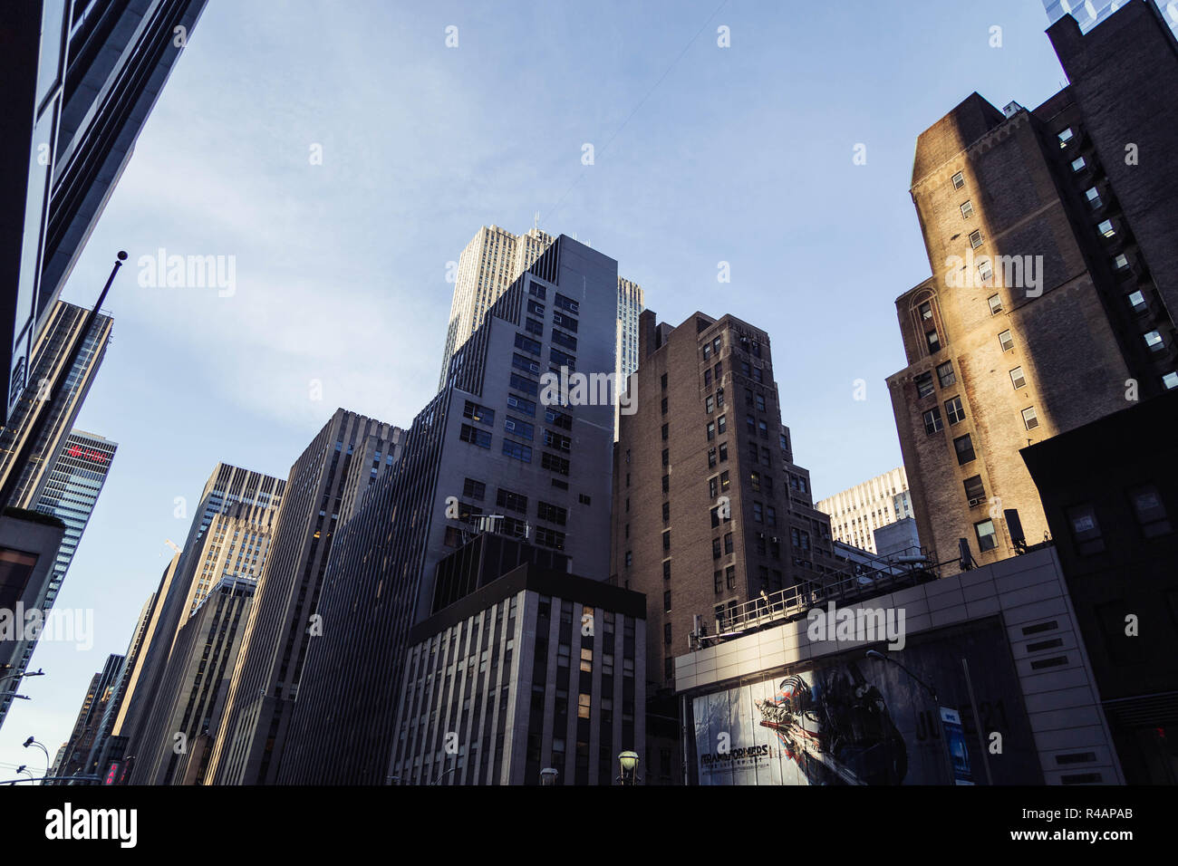 Looking up at the concrete jungle of New York City Stock Photo Alamy