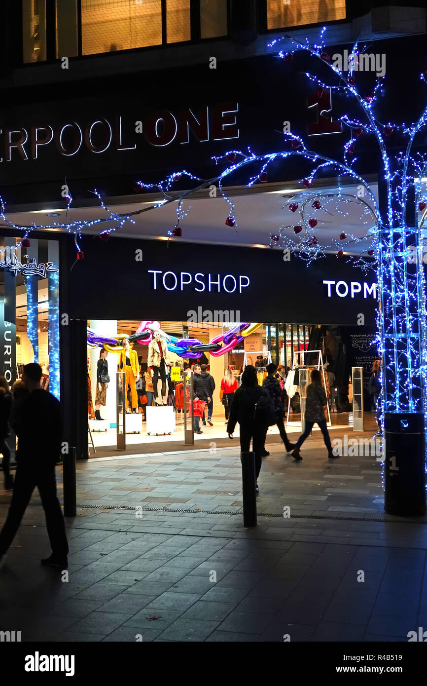 Topshop store hi-res stock photography and images - Page 3 - Alamy