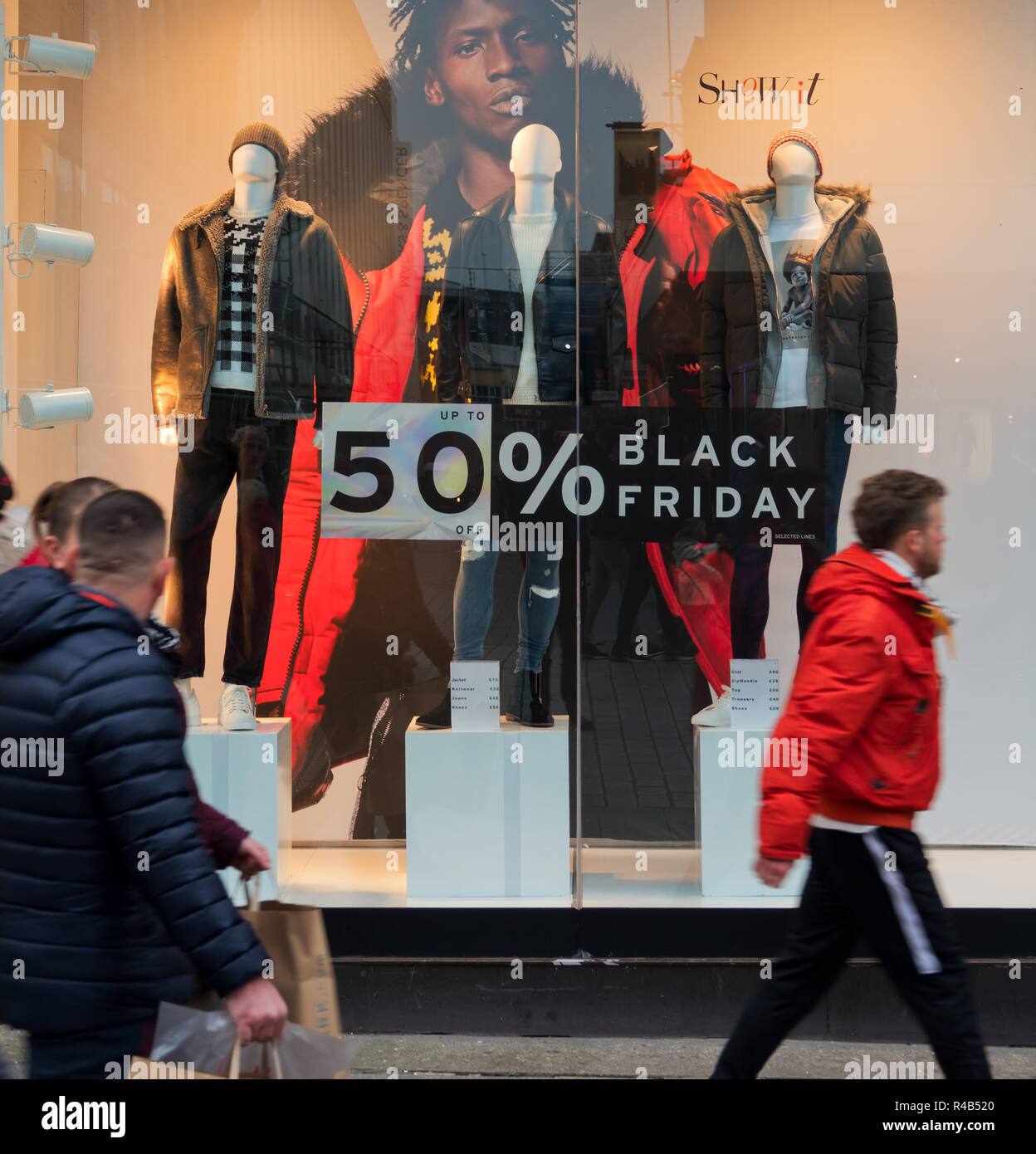Black Friday shoppers walking past a Topshop store in Liverpool UK town  center. 2018 Stock Photo - Alamy