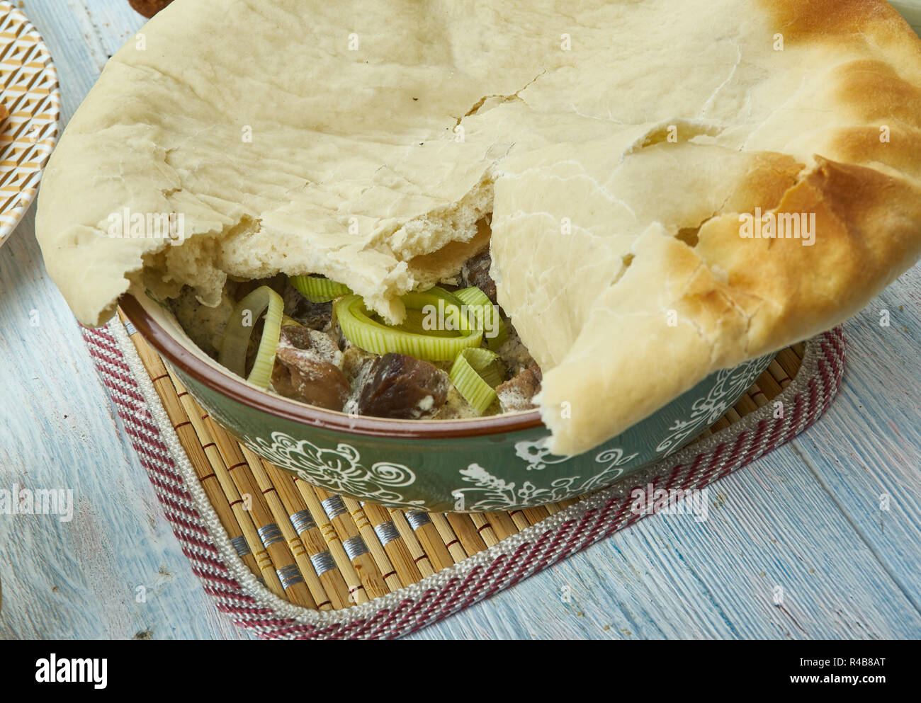 Beef and mushroom pie hi-res stock photography and images - Alamy