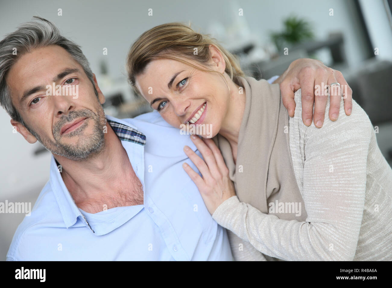 Portrait of mature couple relaxing at home Stock Photo - Alamy