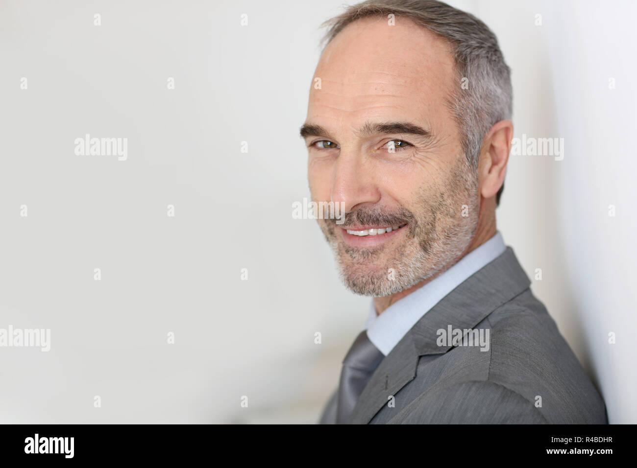 50 year old man looking for work hi-res stock photography and images ...